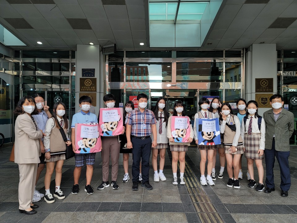 내포중학교 인성동아리, 코로나19 의료진에 위문품 전달
